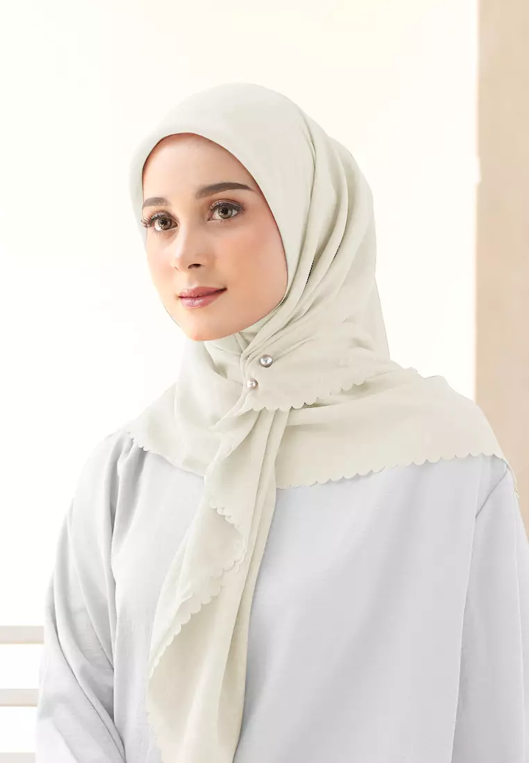 Rada Embossed Square | Hijab Polycotton Scarf Segiempat - Birch Nude