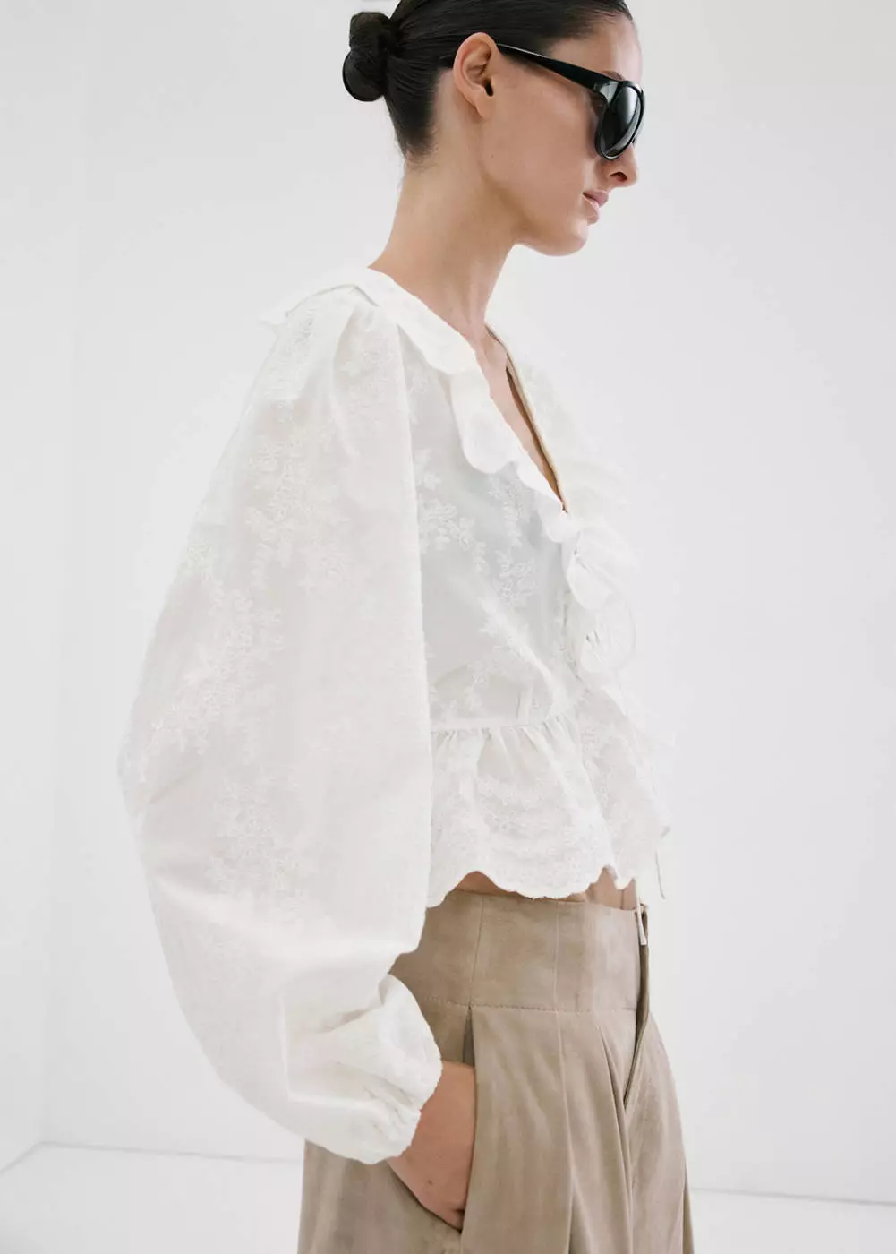 Blus bordir dengan rumbai