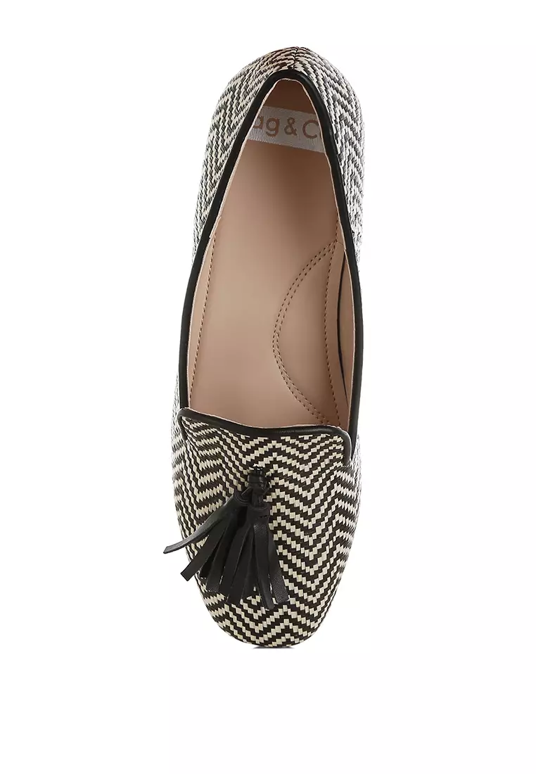 Raffia Tassels Detail Loafers In Black