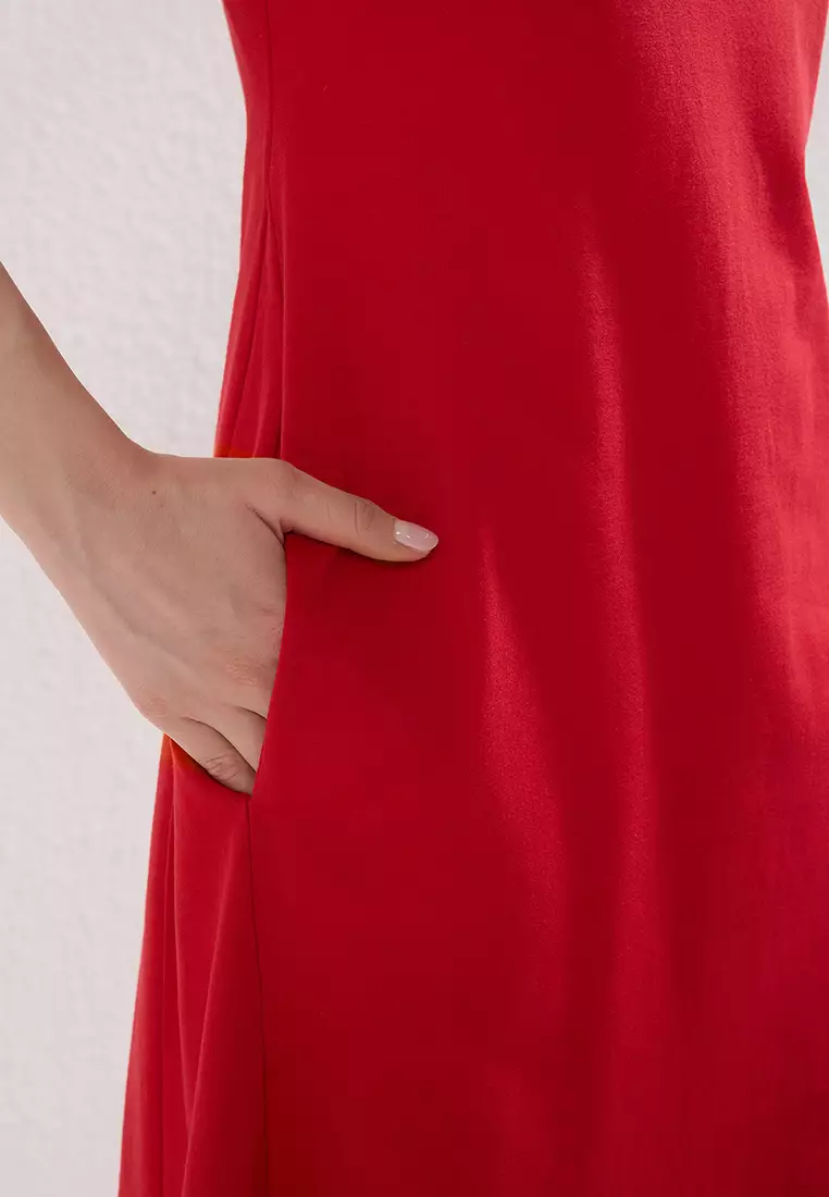 Pocketed Crew Neck A-Line Knitted Midi Dress