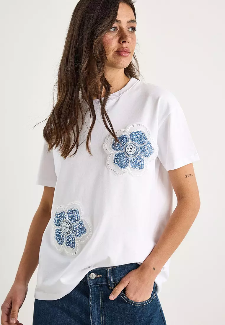 Flower Stone Accessory Short Sleeve Crew Neck T-Shirt 60602059