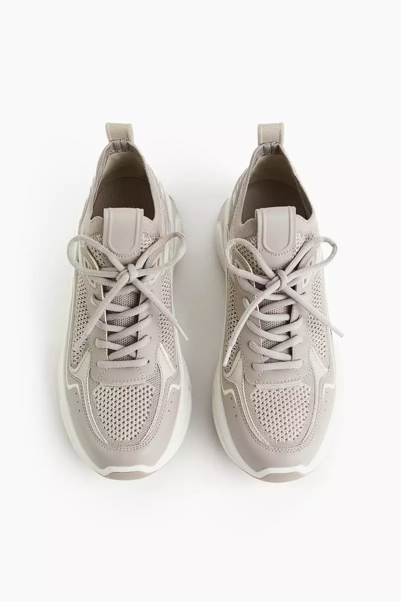 Fully fashioned trainers store