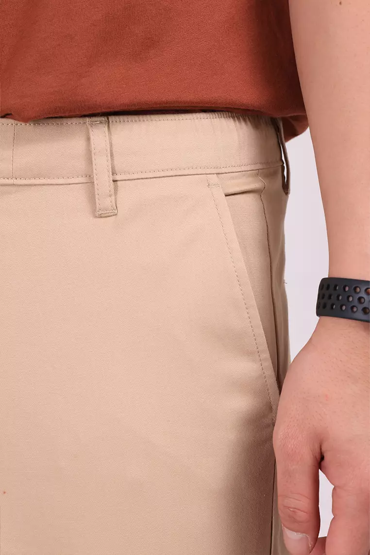 MANZONE - Celana Panjang Ankle Pria Bruce Relaxed Fit - Beige Warna Beige