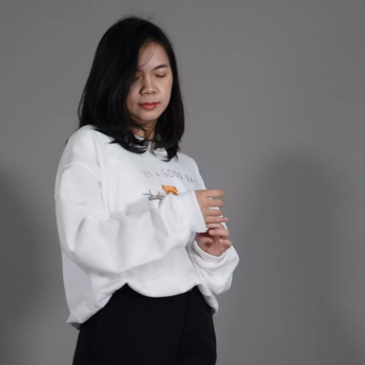 HAPPY Sweater Anime Crewneck Sweater Wanita Sweater Putih Sweater Hangat - Putih