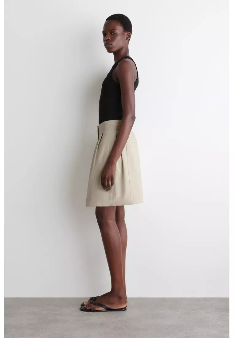 PLEATED BUCKLE-DETAIL MINI SKIRT