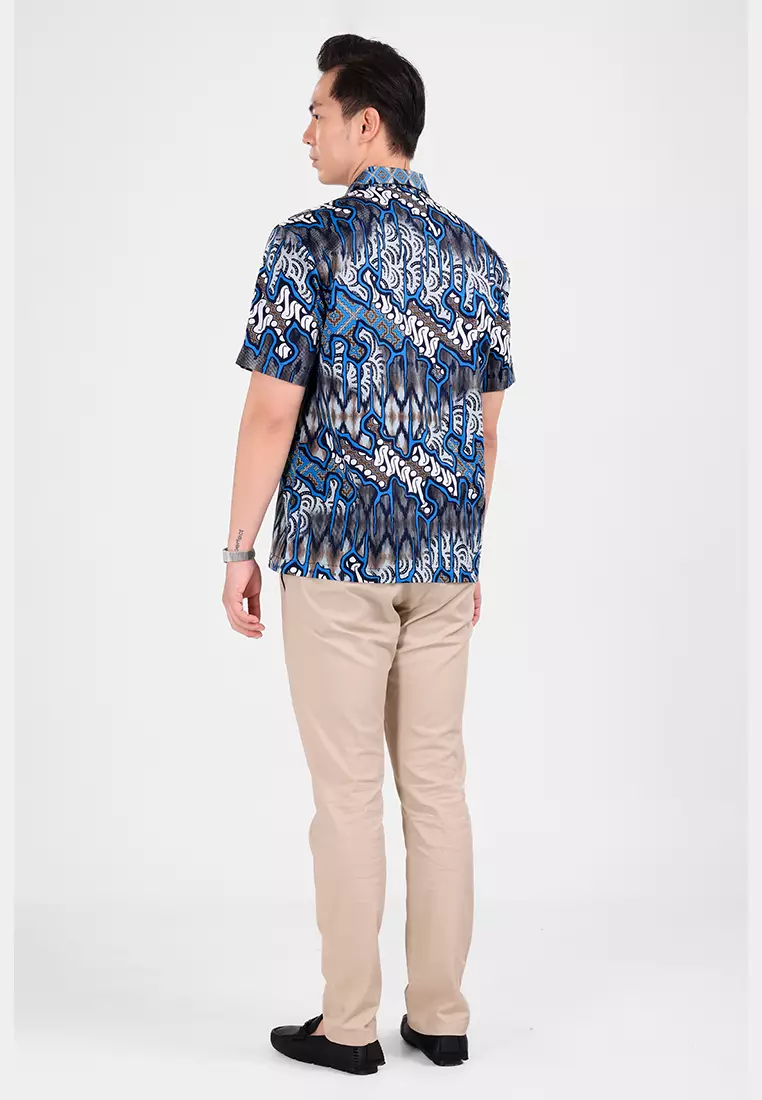 MANZONE - Kemeja Batik Lengan Pendek Pria Auriga Comfort Fit - Navy Warna Navy