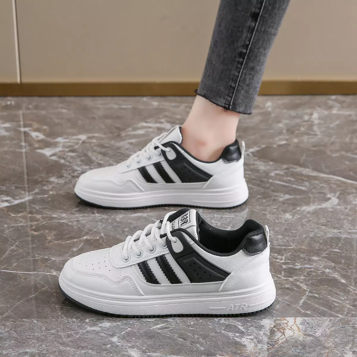 Sepatu Kasual Cewek Sneakers Wanita Ringan Nyaman Dipakai SS102