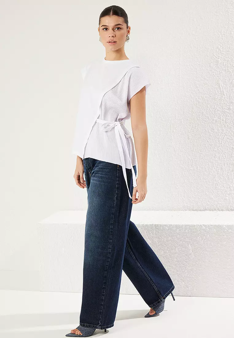 White Pleated And Tied Detail Relaxed Pattern Knitted Blouse