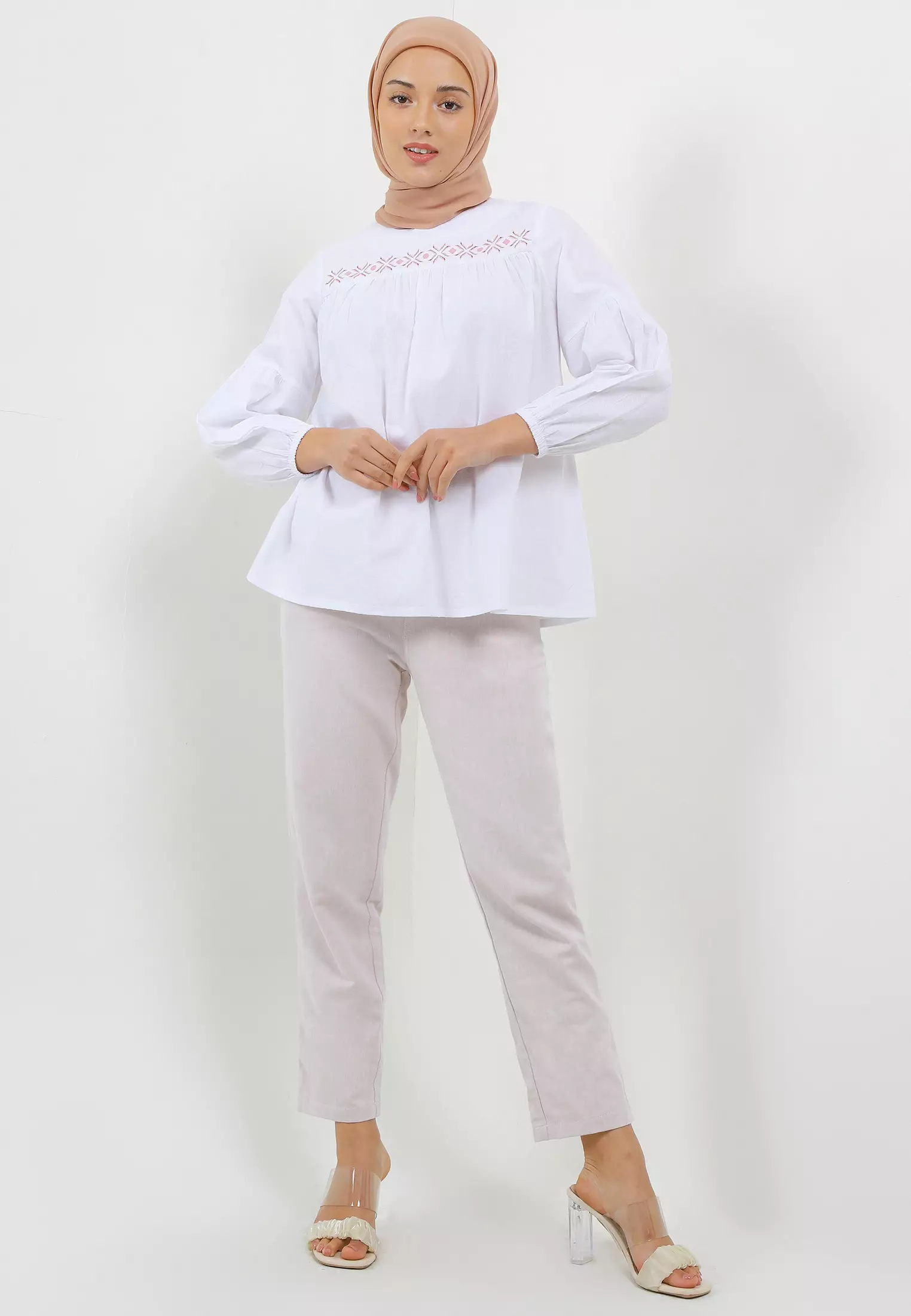 MFMW Yoolani Atasan Blouse Putih