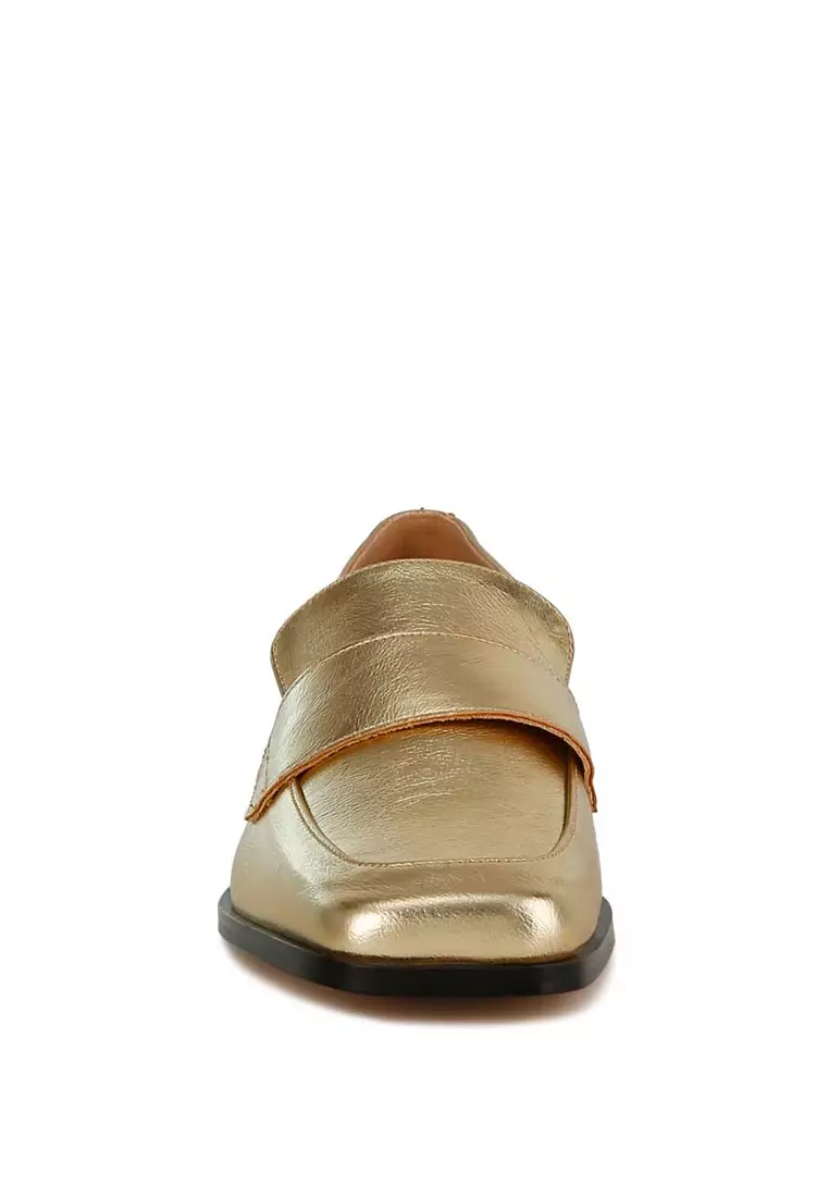 Sepatu Penny Metalik dalam Warna Emas