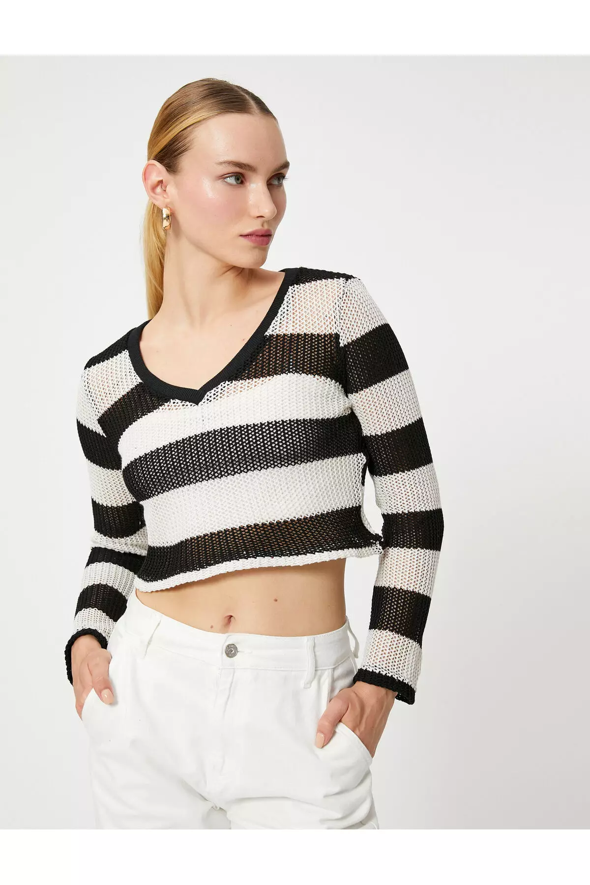 White cropped sweater women's on sale