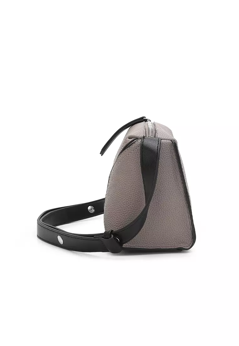 Women's Sling Bag / Crossbody Bag (Tas Selempang Wanita) - Cokelat