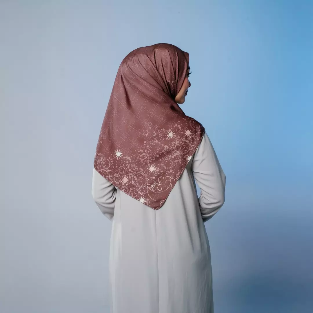 ELIANA Scarf Dark Brown - Kerudung Hijab Segiempat Motif With Pouch Ziplock - Bahan Poly Fine - Ukuran 110x110