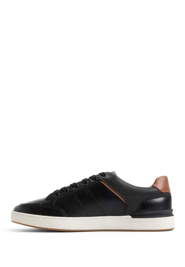 Adams Sneakers