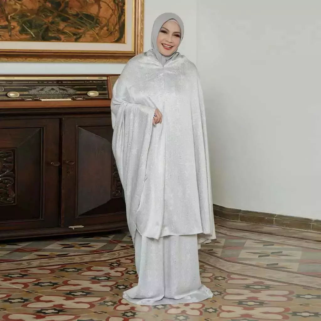 Amy Prayer Set Light Grey