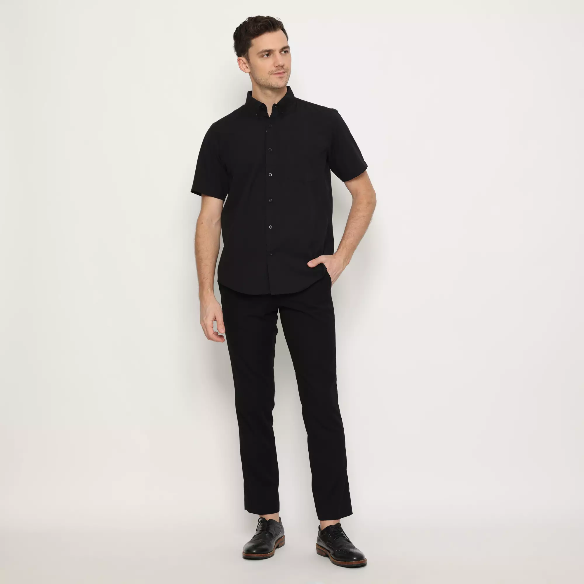 Platini Kemeja Pria Polos Pendek Katun Oxford Hitam Pekat 1069