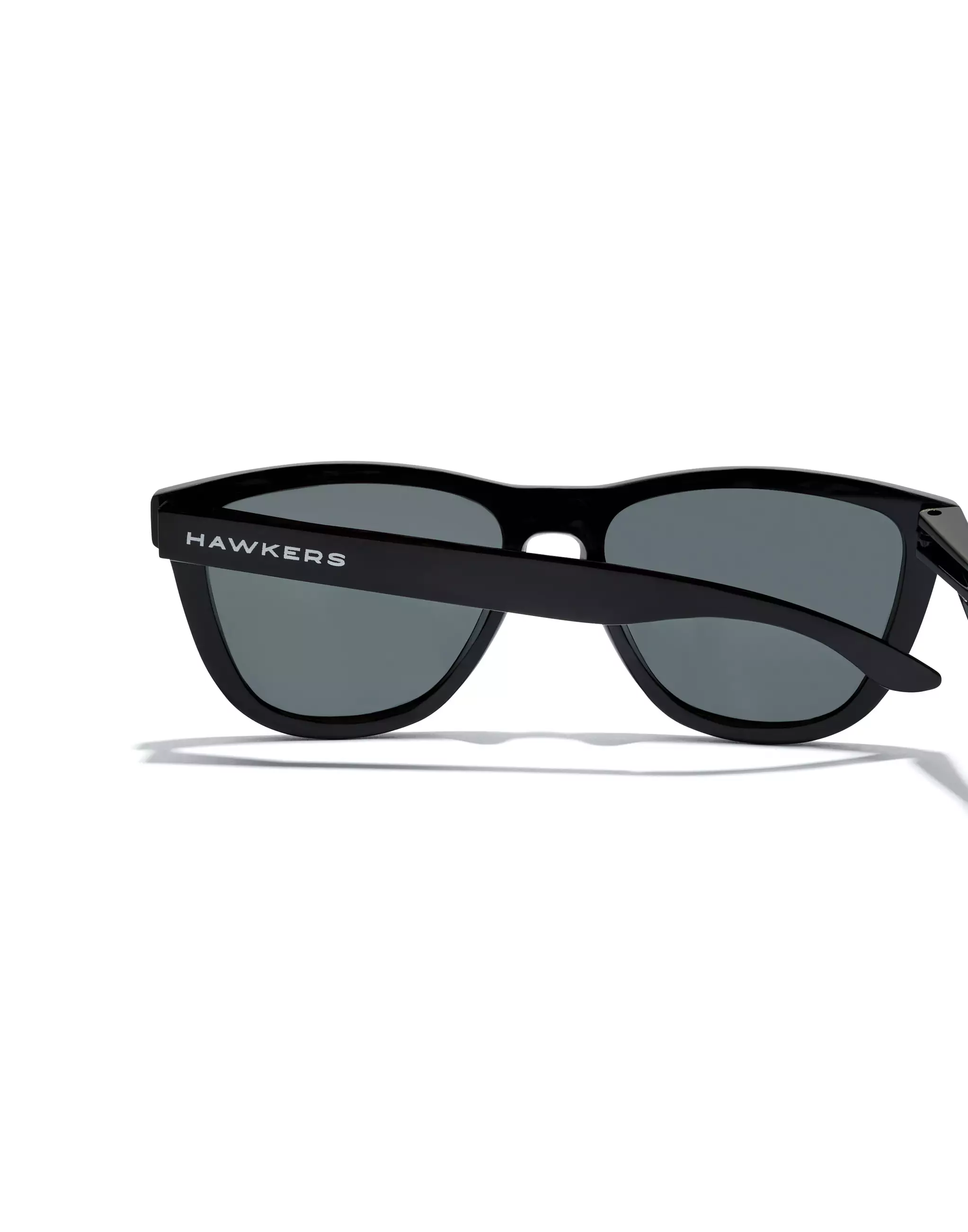 HAWKERS POLARIZED Diamond Black ONE RAW. Sunglasses for Men and Women, Unisex. UV400 protection. Official product designed and made in Spain. HONR21QBTP