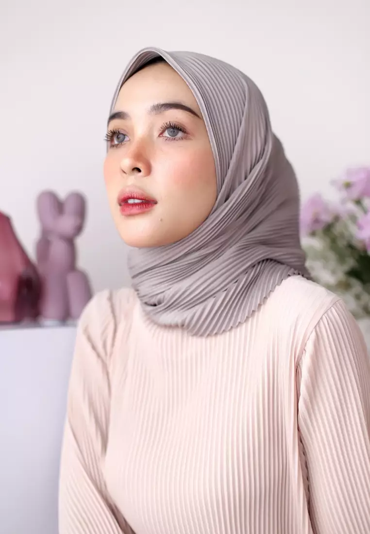 Geya Pleats Square Taupe