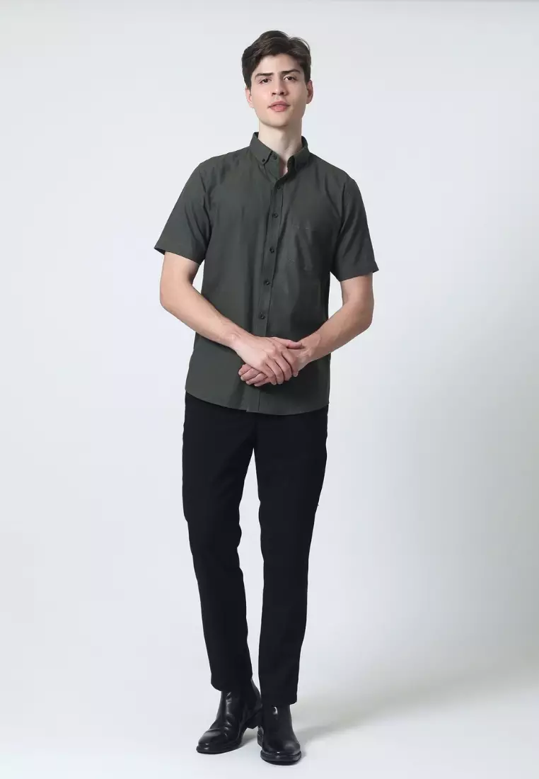 Cotton Well Ben Short Sleeve Oxford Shirt Army Green | Kemeja Pria Lengan Pendek Basic Polos Hijau