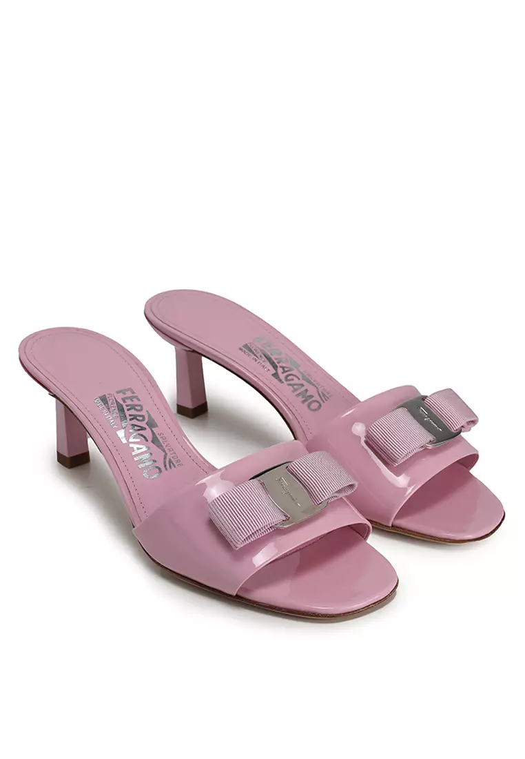 サンダル・ミュール SALVATORE FERRAGAMO PINK LEATHER LELIU 95 THONG SANDALS Ferragamo - Lylia PVC sandals Salvatore Ferragamo