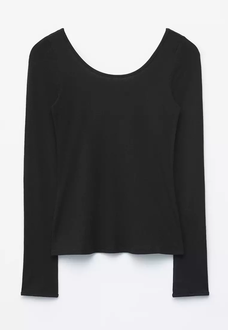 Long-Sleeves Scoop-Neck Top
