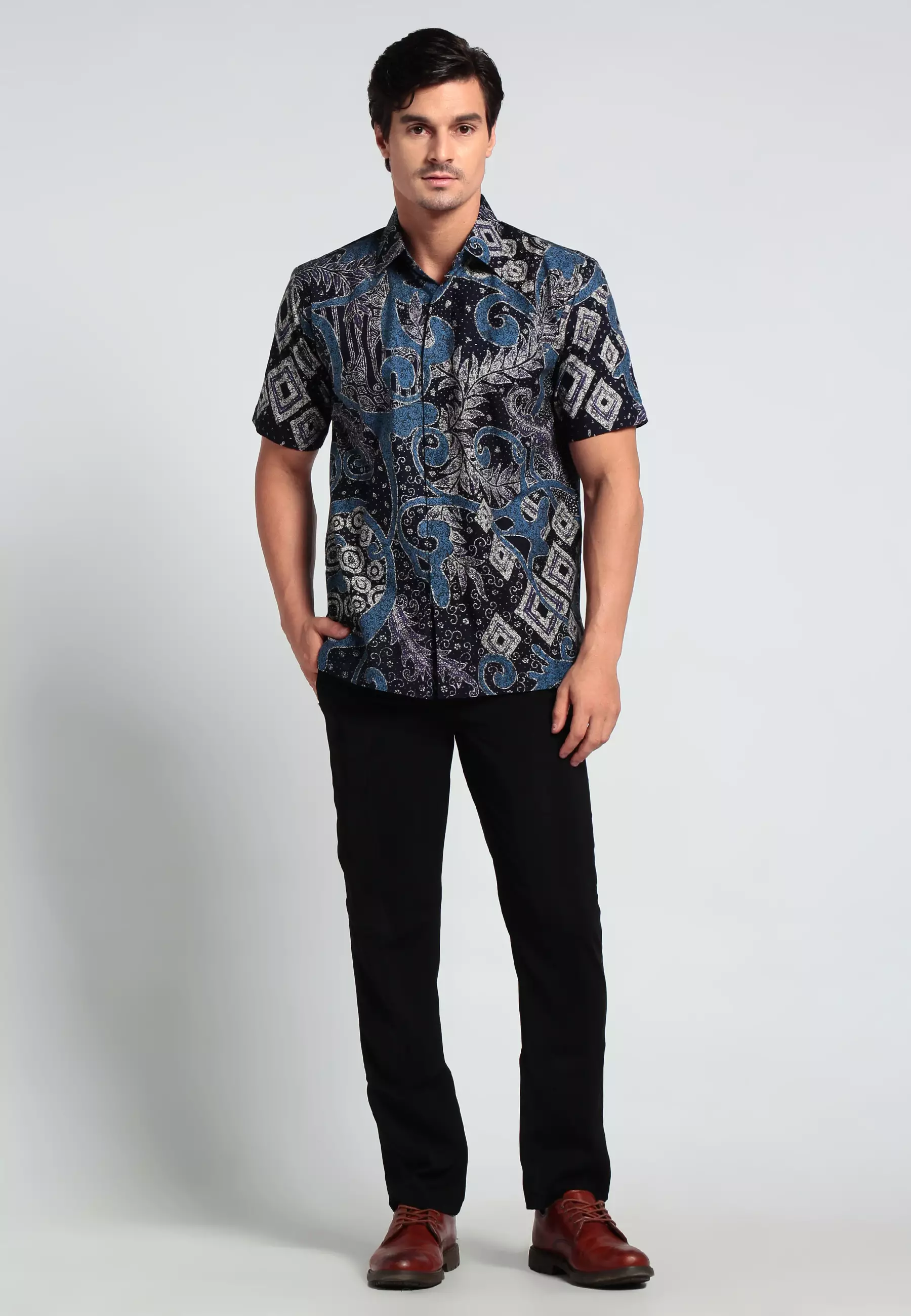 Hem Kenzao lengan pendek slimfit