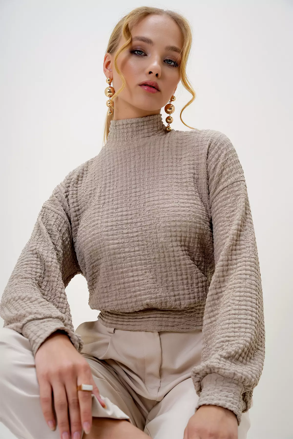 Women's Beige Half Turtleneck Seersucker Fabric Crop Blouse Alc-X13124