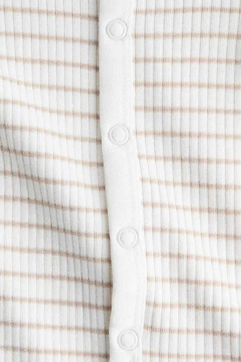 Adjustable-fit romper suit