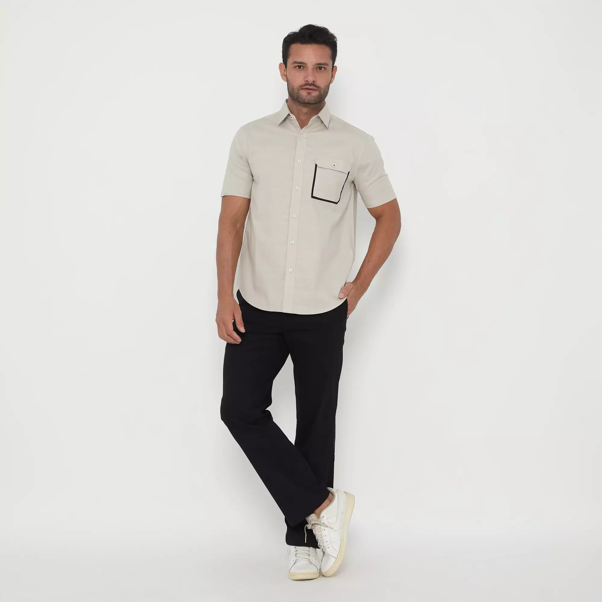Jack Nicklaus Lander Kemeja Pria Lengan Pendek Slim Fit Khaki Colour Khaki
