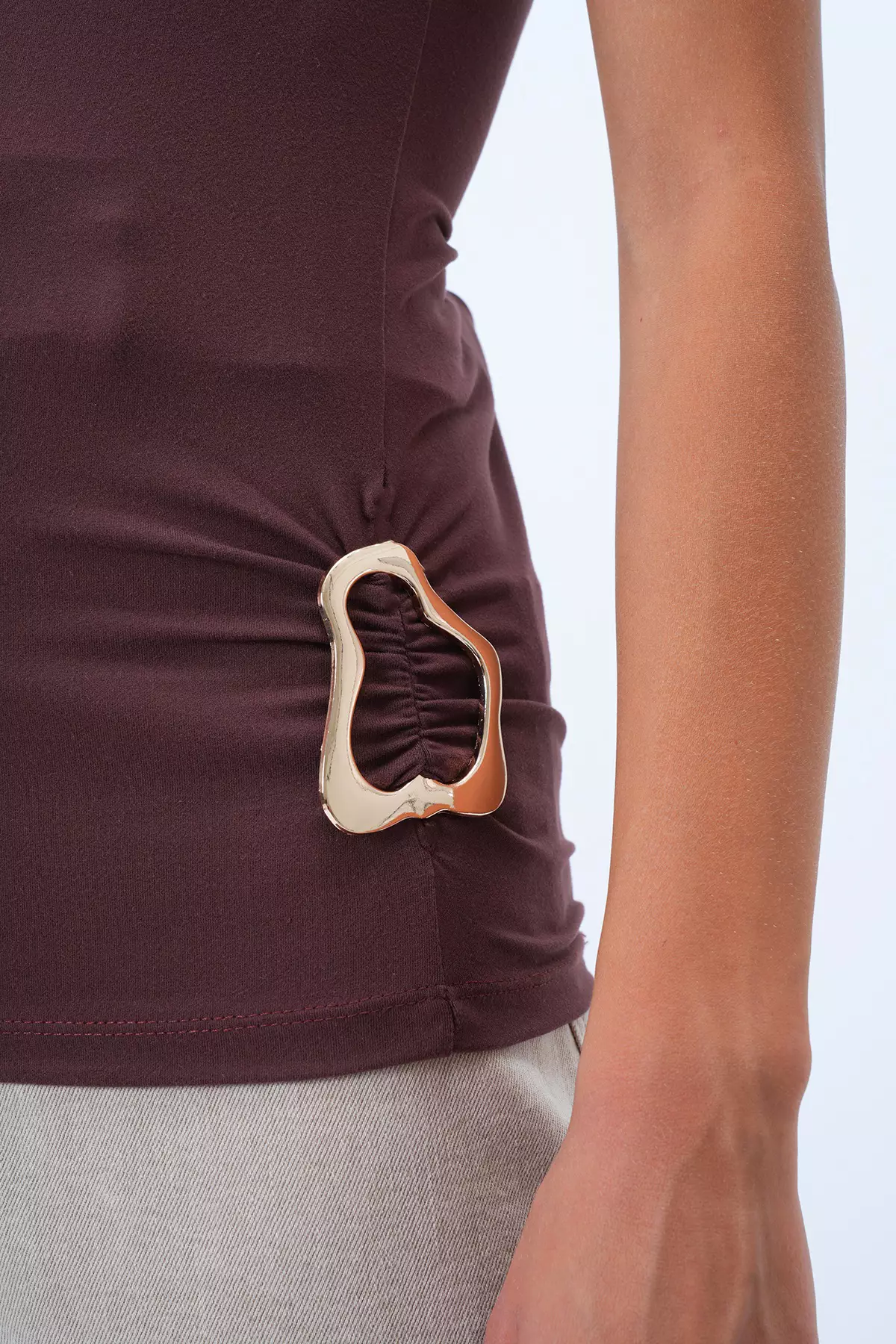 Women's Cinnamon Brown Waist Draped Accessory Detailed Single Sleeve Sandy Blouse Alc-X14414