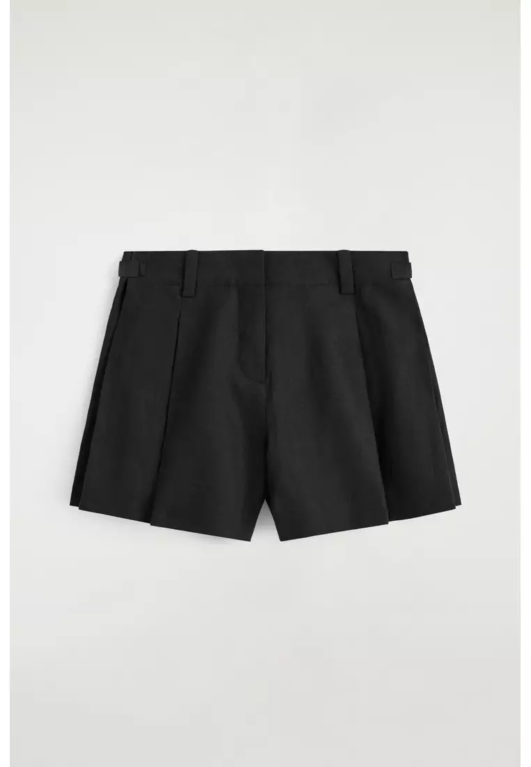 PLEATED BELTED LINEN SHORTS