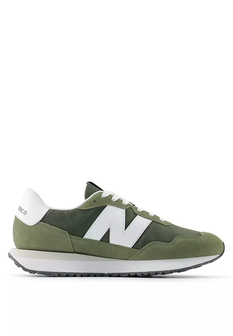 237 Classic Lifestyle Shoes