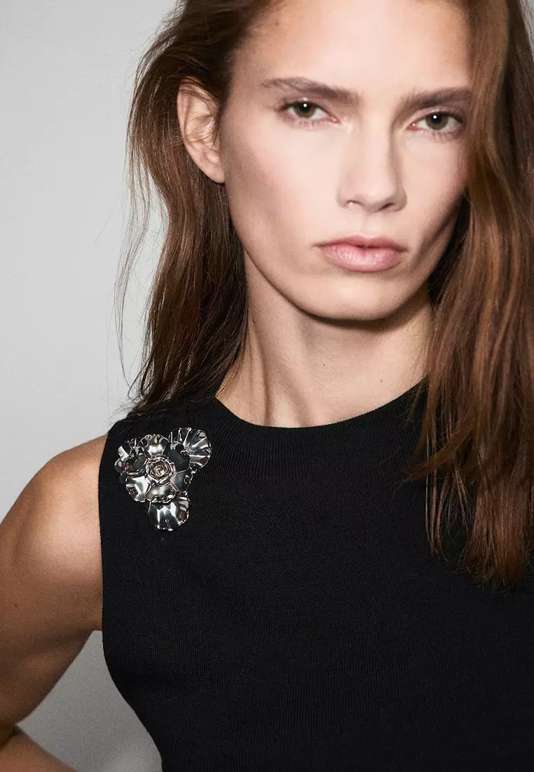 針織上衣連金屬花飾