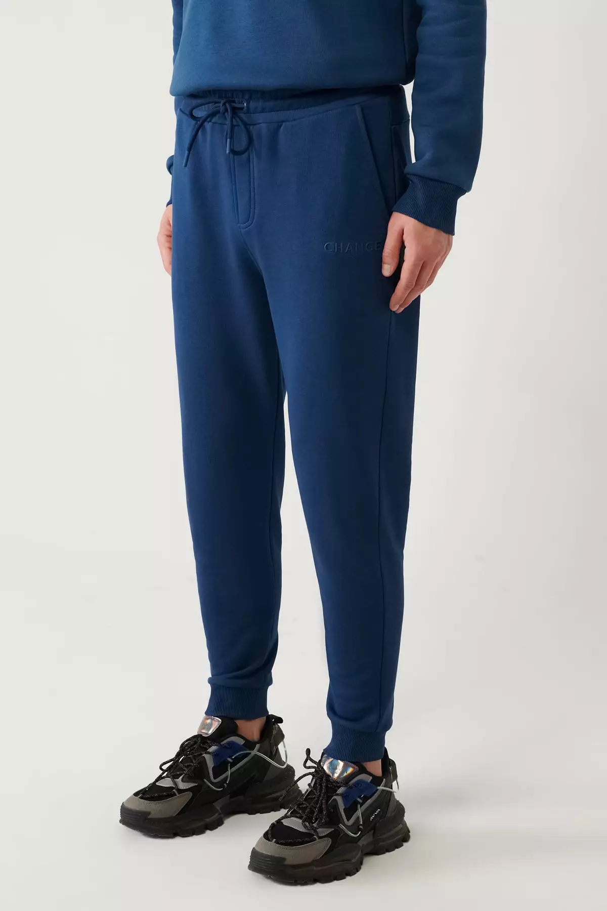 Men's Indigo Waist Tie 3 Thread Raised Printed Sweatpants A32Y3411