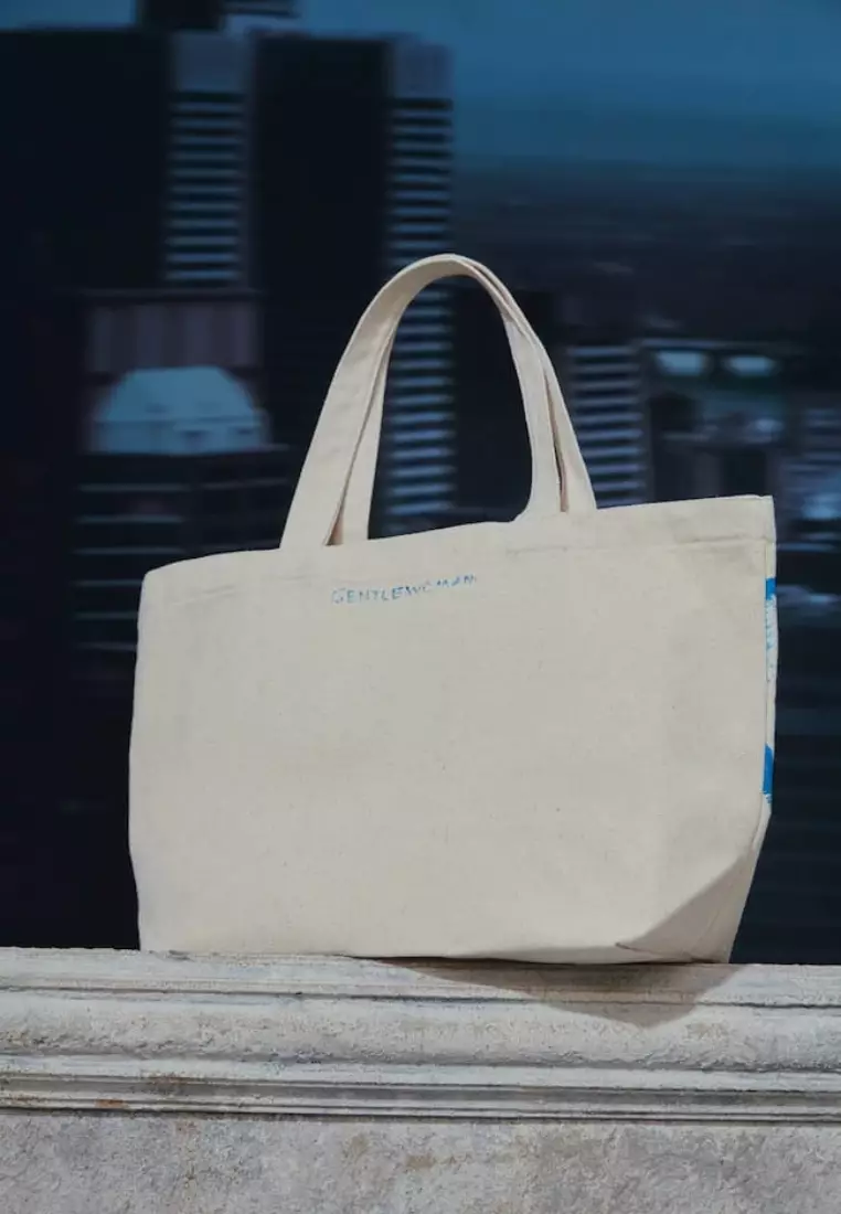 Dab In The Middle Tote Bag