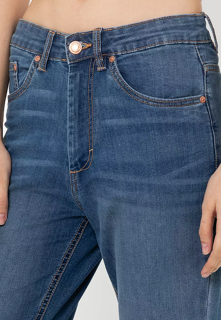 Quantic Mom Tapered Jeans