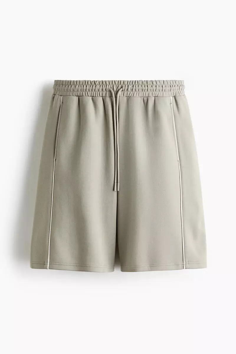 Loose Fit Sports shorts with DryMove™