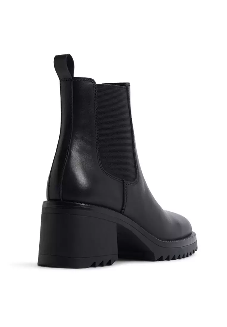 Anneliese Boots