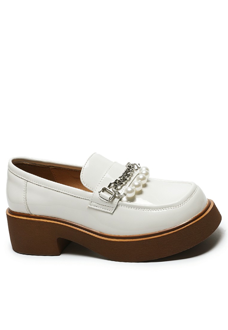 Leather Pearl Chain Loafers MZ0077