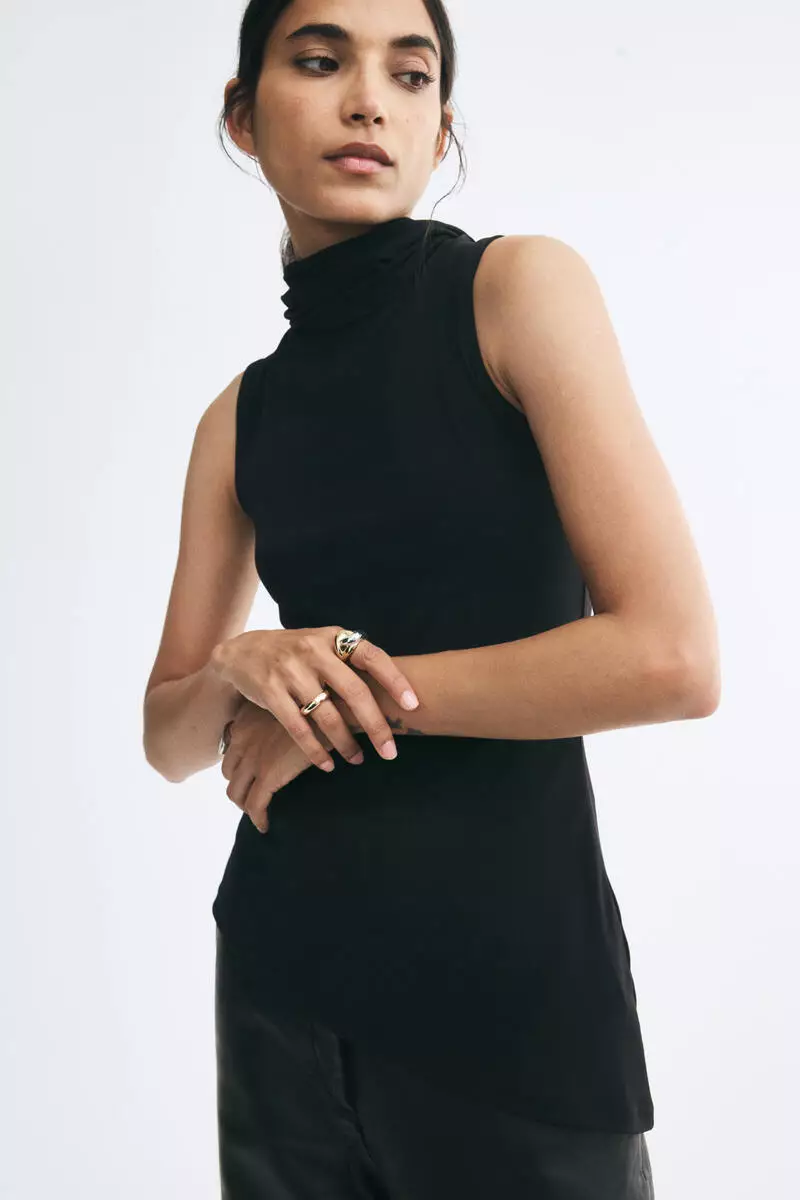 Fitted roll-neck top
