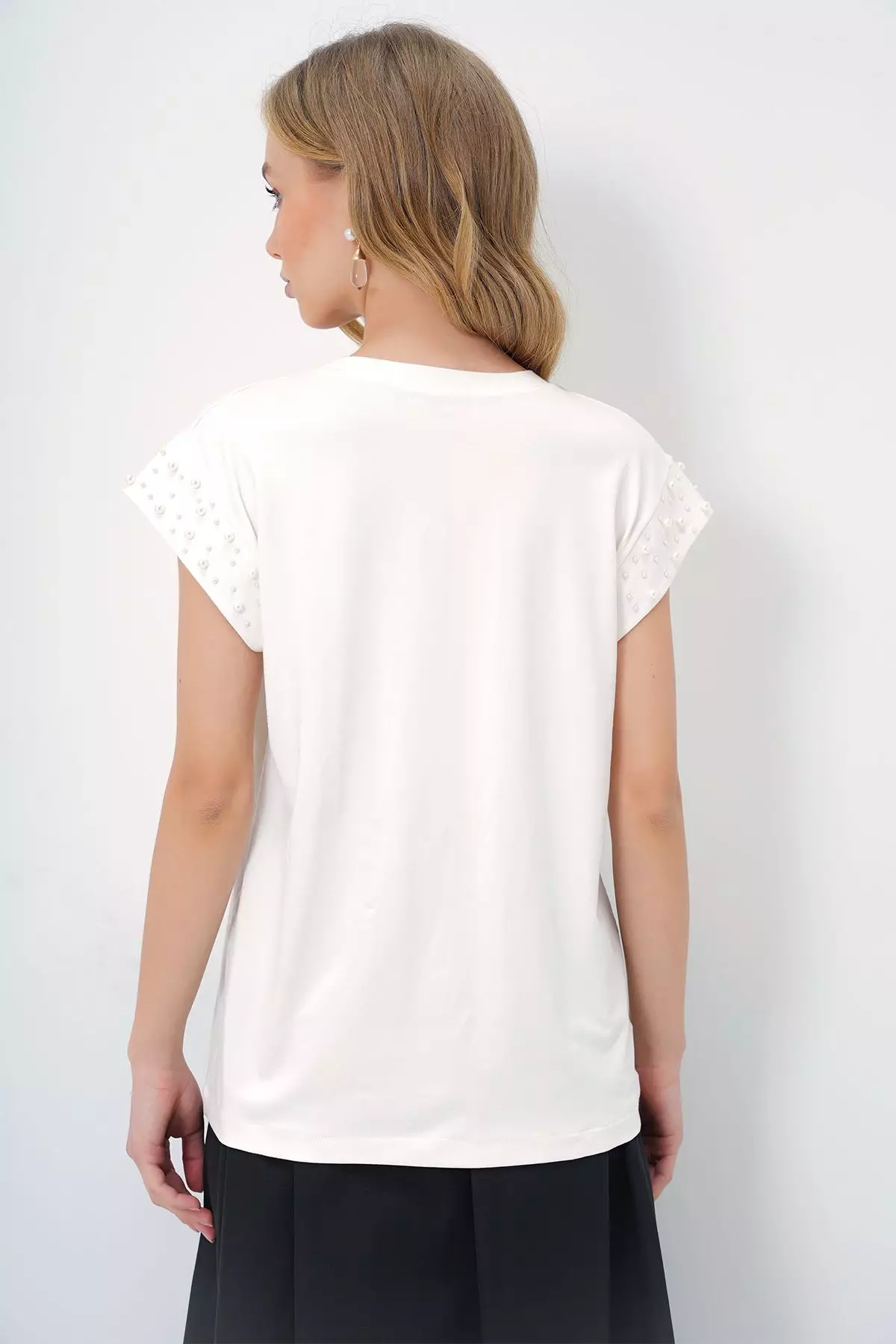 Women's White Crew Neck Pearl Fastener Sleeveless Sandy Blouse