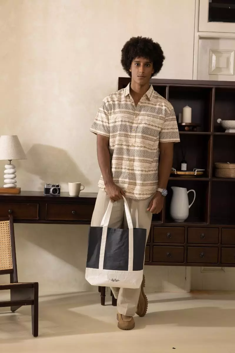 POLICE Kemeja Printing Cotton Soft Cream Coklat Regular Fit Pria