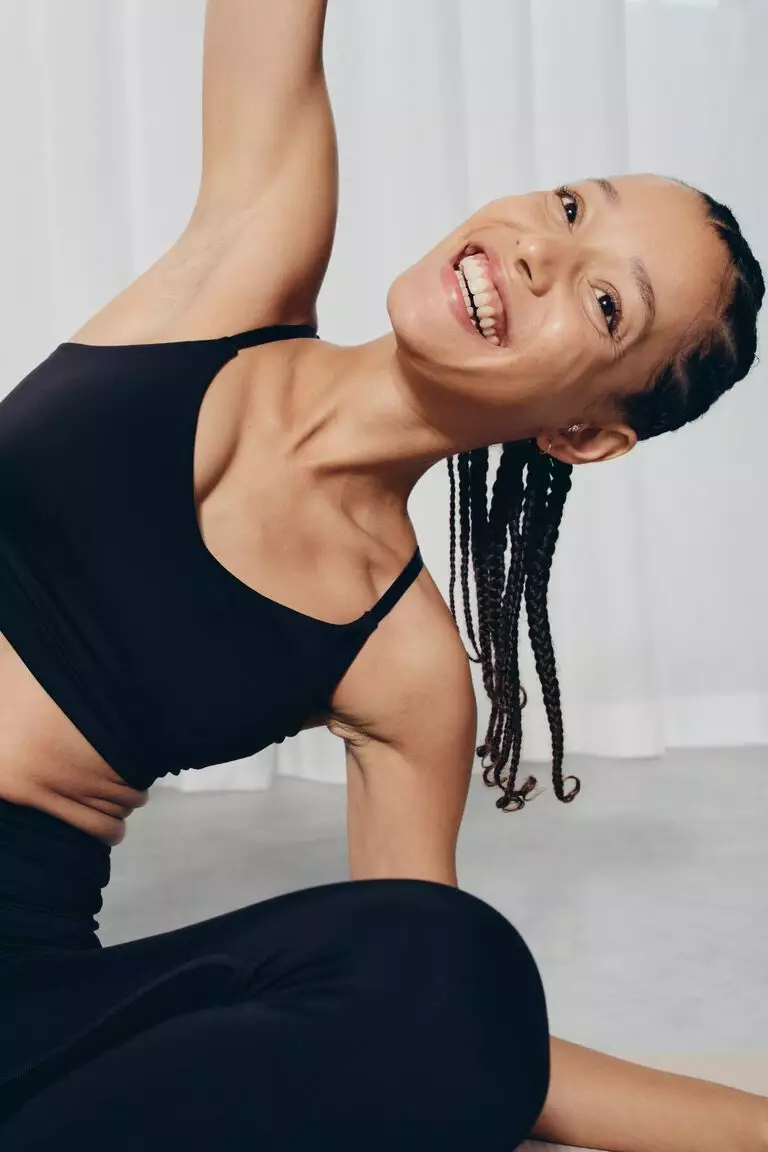 Jual H&M Light support Sports bra Original 2023 ZALORA Indonesia