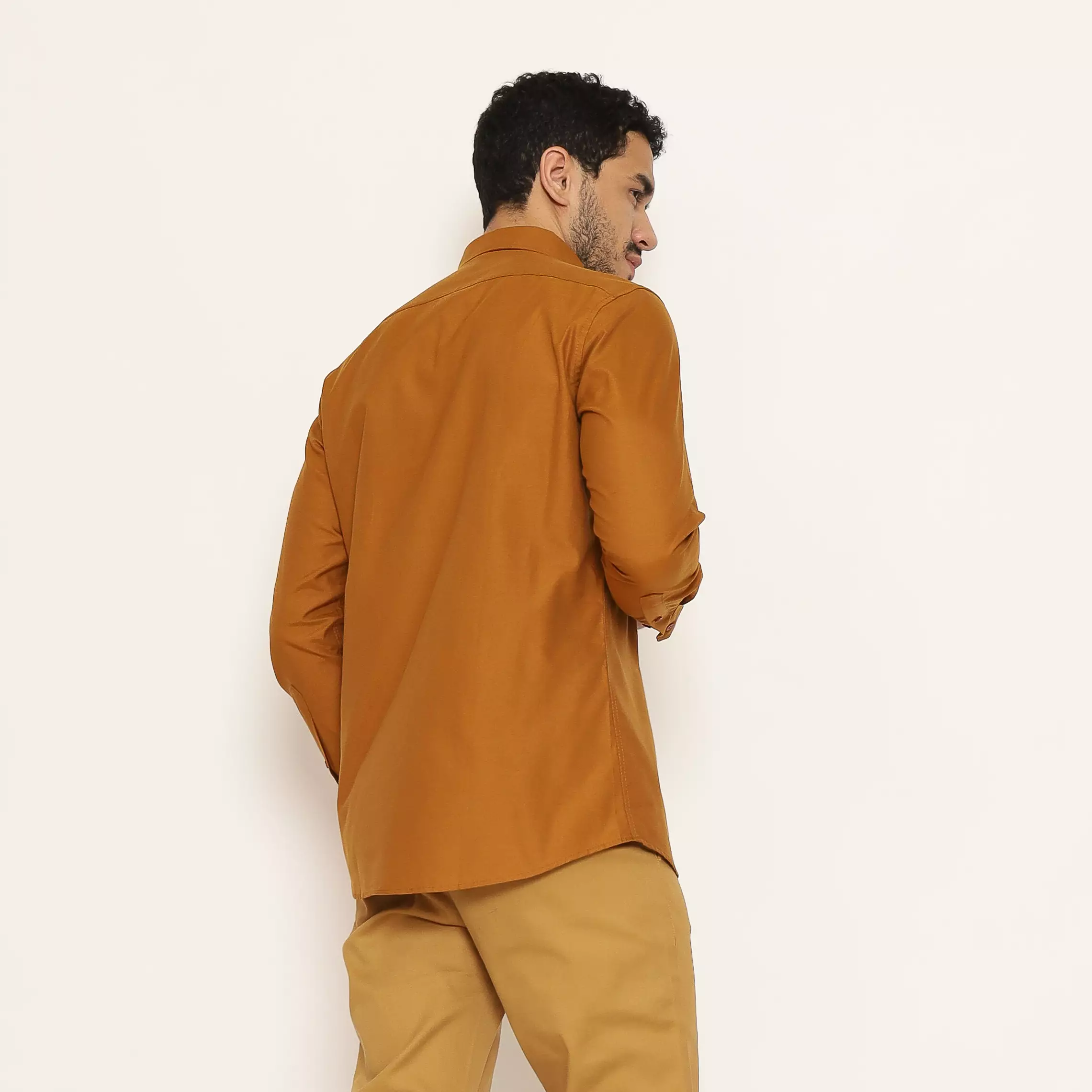 Schoeller Kemeja Pria Lengan Panjang Polos Warna Ginger – S.9-KCLSF-O101-CTN
