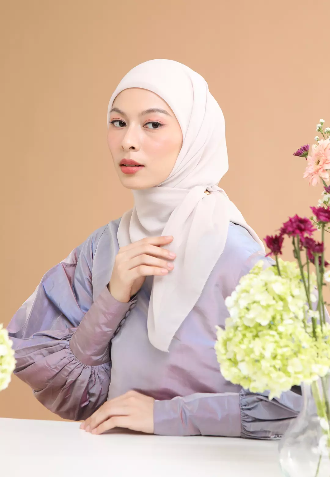 HijabChic Zelda Cream Scarf - Kerudung Paris Premium Polos Segi Empat Tegak Eyelash Emblem