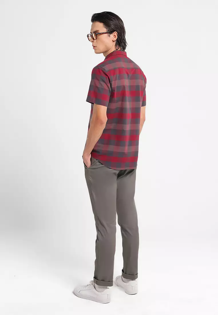 MANZONE Kemeja Pria Lengan Pendek Rodrick 1 Slim Fit - Maroon