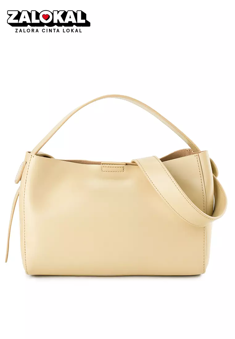 Andre valentino discount bag price