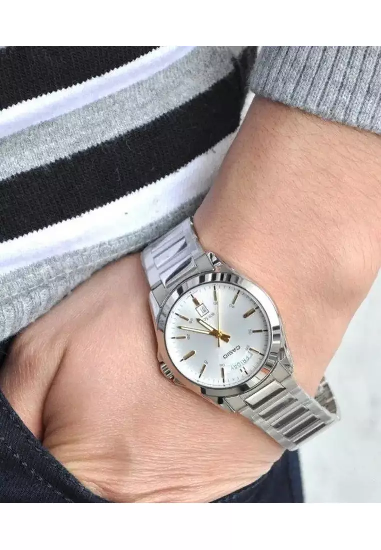 Men Analog Watch MTP-1370D-7A2V Silver Stainless Steel Strap