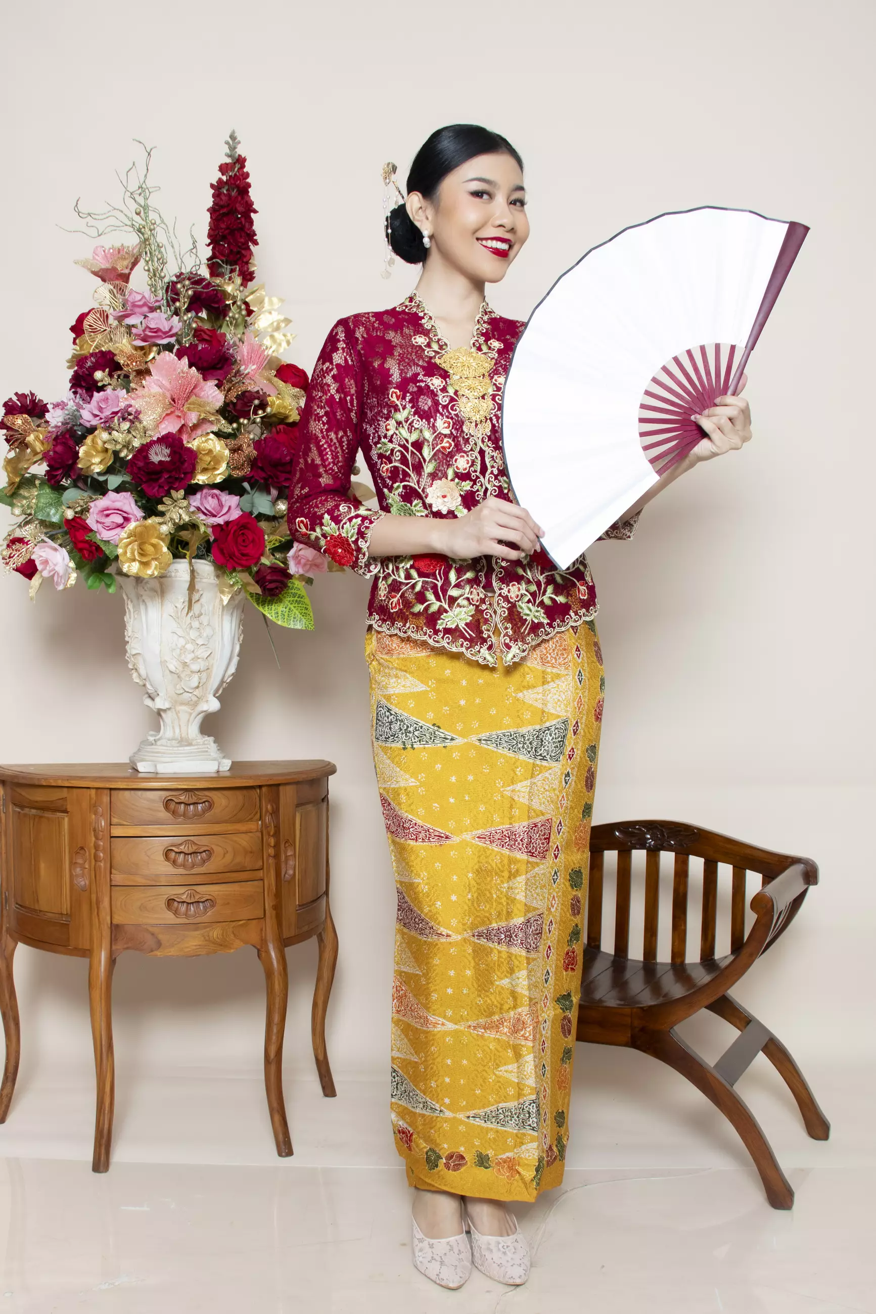 Kebaya Brokat Roses 3 Dimensi in Maroon Color