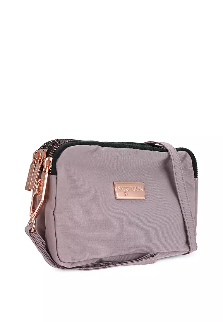 Gold best sale wristlet bag